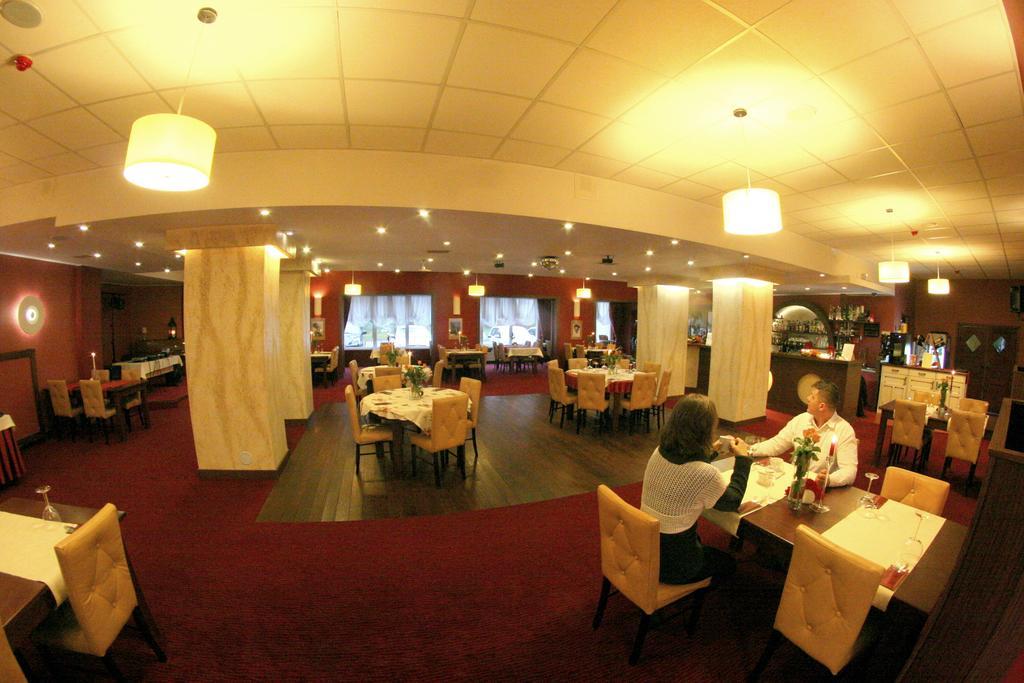 Hotel I Restauracja Złoty Las Esterno foto