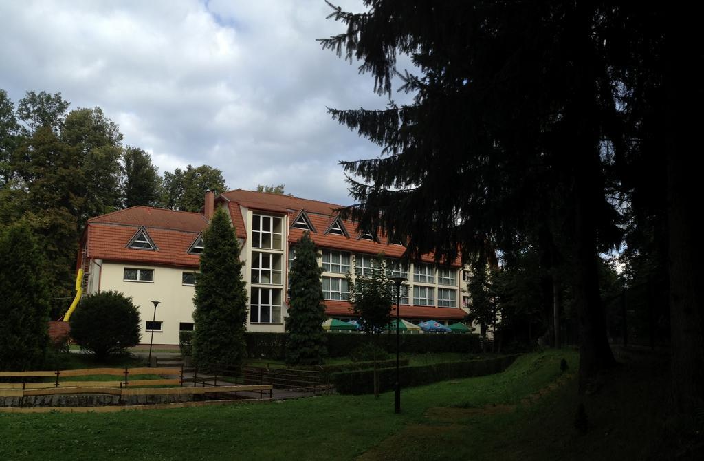 Hotel I Restauracja Złoty Las Esterno foto