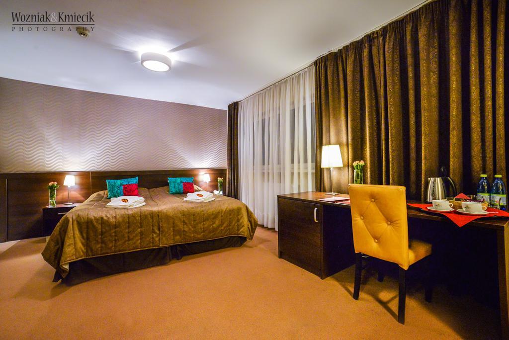Hotel I Restauracja Złoty Las Esterno foto